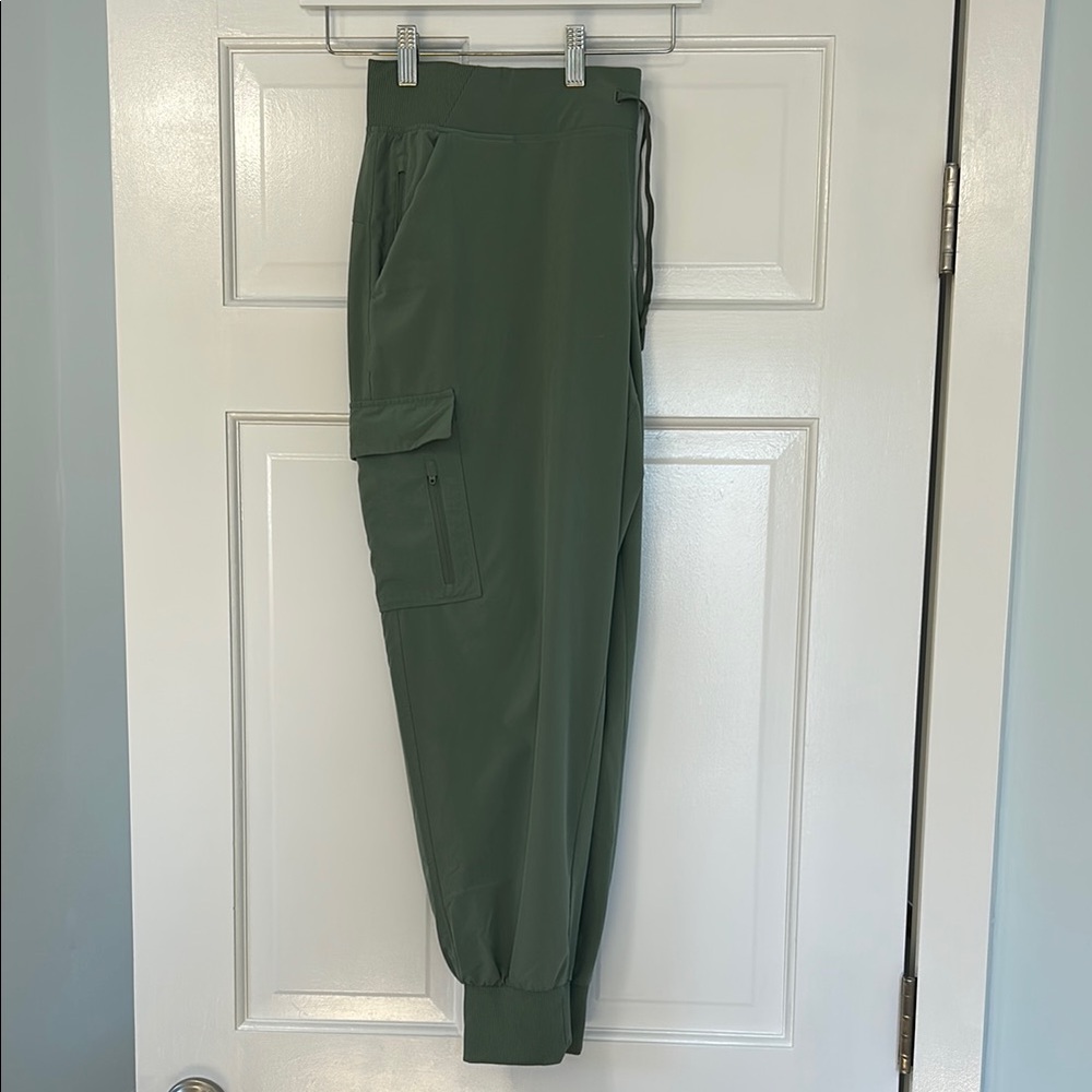 All In Motion Stretch Woven Green Cargo Pants
Size XL 
Lightweight Stretch Comfy